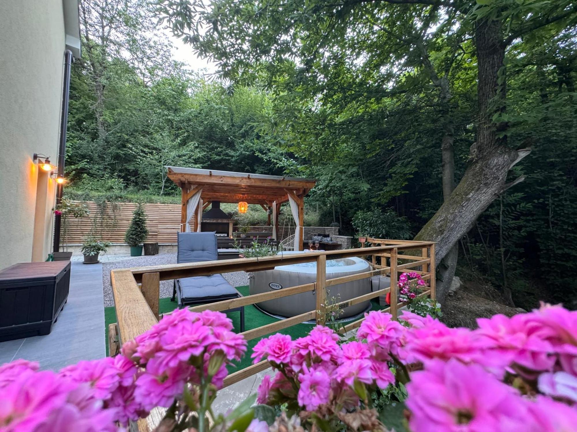Apartment With A Terrace Forest Home Lullula Veprinac エクステリア 写真